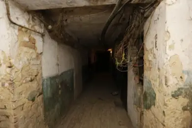 Из окон падает сантехника: дом призраков пугает жителей Атырау