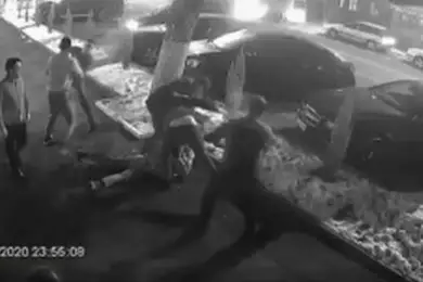 Видео жесткой групповой драки распространяется в соцсетях Казнета