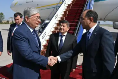 Токаев прибыл в Бишкек для участия в ЕЭФ после обеда