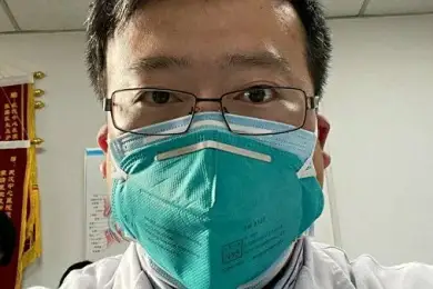 Врач из Уханя, предупреждавший о коронавирусе, жив