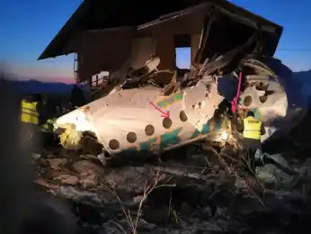 Стрелкой показано, где сидела Сауле Нурманова с мужем