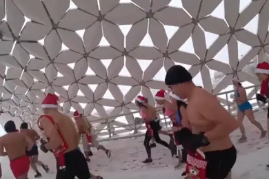 «Голым маршем» пробежались моржи в Нур-Султане, провожая уходящий 2019 год — видео