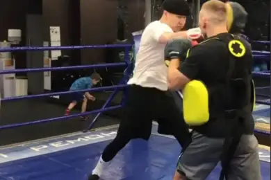 Комик Нурлан Сабуров вспомнил боксерское прошлое