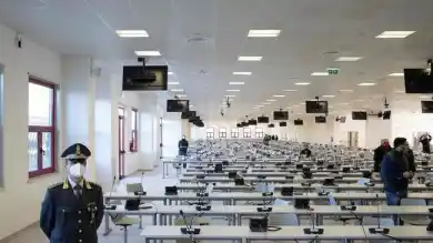 спецпомещение суда в Калабарии, центре территории Ндрангета