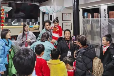 Димаша Кудайбергена взяли в плен дети — видео