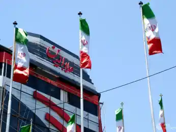 Флаги Ирана на одной из улиц Тегерана. РИА Новости