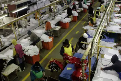 Перестаньте покупать новые джинсы, это опасно для жизни — ООН