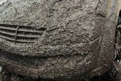 Страсти Павлодара. Роскошный «мерседес» искупали в дерьме