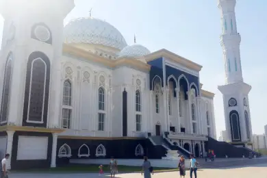 Токаев и Назарбаев поздравили Казахстан с Ораза айтом