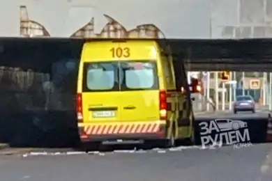 Скорая помощь врезалась в мост в Нур-Султане