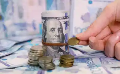Доллар подорожал до 425 тенге 