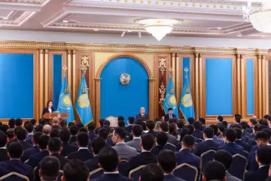 Токаев выслушал мнение своих 300 кадровых резервистов