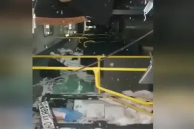 Автобус с 40 пассажирами перевернулся под Карагандой. Подробности, видео