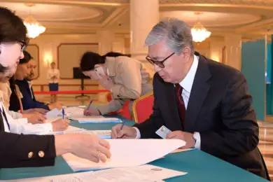 Не будут клянчить партию. Эксперты о новом статус-кво Токаева