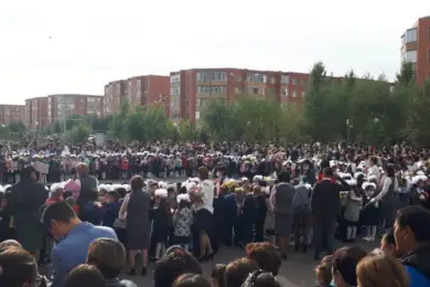 Сесть за парту в 1 «Ы» — школа Косшы приняла 700 первоклассников