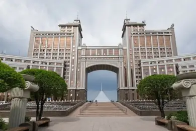 Комплекс зданий КазМунайГаза выставили на продажу