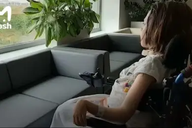 Таксист отказался брать деньги с девочки-инвалида, прилетевшей на операцию