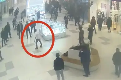 Гражданин Турции изрезал себя ножом в Нур-Султане