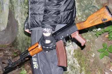 Беглый сержант пытался сбыть 29 автоматов и другое оружие