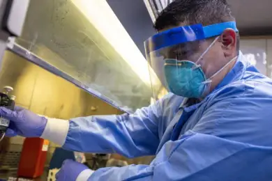 COVID-19 искусственно создан? Заявление нобелевского лауреата по ВИЧ подвергли критике