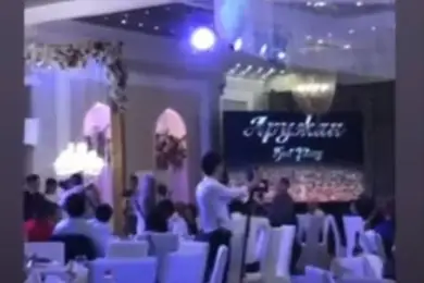 Уволен крупный чиновник, собравший пышный той в Караганде