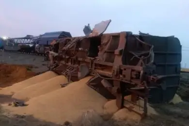 Состав с зерном сошел с рельсов в ЗКО. Подробности, видео