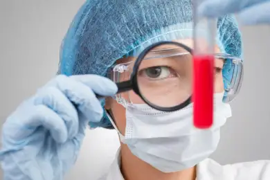 Коронавирус заражает через глаза и руки