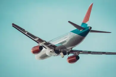 Самолет с 200 пассажирами готовится к аварийной посадке в Екатеринбурге