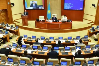 Мажилисменам, кому за 65, посоветовали не ходить на работу