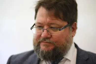 Паразиту невыгодно убивать хозяина. Вирусолог о COVID-19