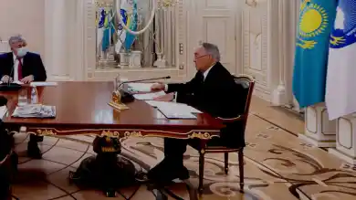 Нурсултан Назарбаев на заседании АНК