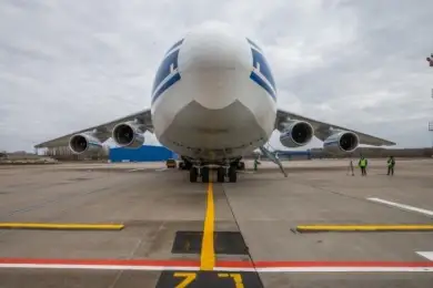 Военные сыграли в хоккей на борту самолета Ан-124. Видео