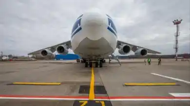 Военные сыграли в хоккей на борту самолета Ан-124. Видео