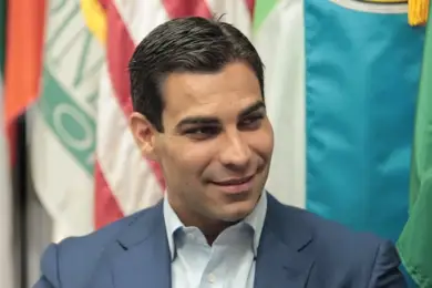 Мэр Майами заразился коронавирусом после встречи с Болсонару