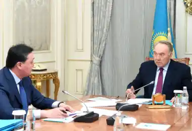 Назарбаев и Мамин