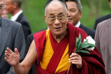 Надо закрыть политиков в комнатах с углекислым газом — Далай-лама