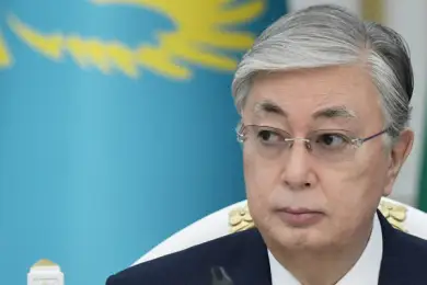 Видно в понедельник их мама родила. Токаев огорчил госслужащих 