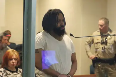 Грабителя, расстрелявшего свою мать, отпустили под залог в 300 тысяч долларов