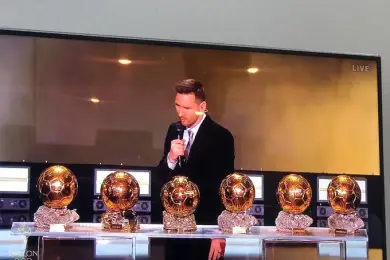 Месси получил шестой «Золотой мяч» как лучший футболист мира