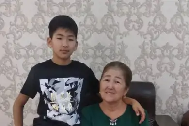 Юный казахстанец знает наизусть все слова назидания Абая и поет его песни