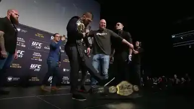 Хабиб пнул пояс Фергюсона