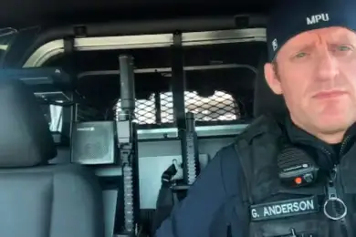 Полицейский США стал народным героем, призвав коллег ответить на один вопрос