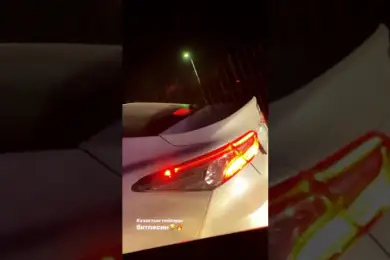 Автобайгу с сиреной устроили несколько автомобилей в центре Туркестана