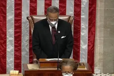 «Amen and a-woman»: Конгресс США помолился феминистично