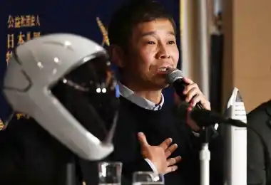 Японский миллиардер и плейбой 44-летний Юсаку Маэдзава