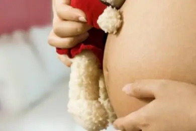 Школьница родила от родного отца в Шымкенте. Видео