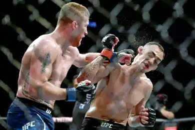 Тони Фергюсон — Джастин Гэтжи