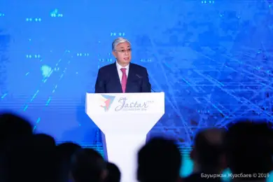 "Печатают и выдают дипломы":  Токаев поручил разобраться с вузами в Казахстане