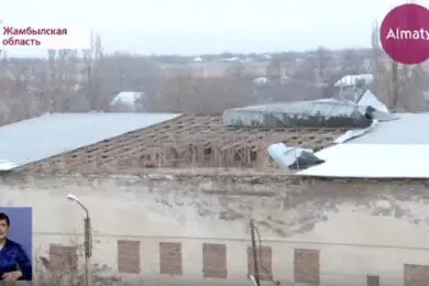 Ураган сорвал крыши домов в Жамбылской области
