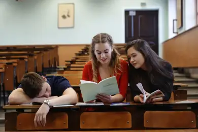 Министр попросил вузы не поднимать стоиомсть обучения для студентов